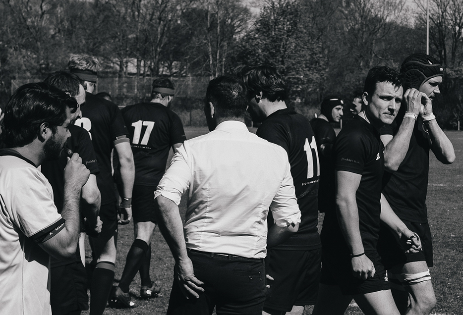 Hamburger Exiles rugby players standing on the field before kickoff