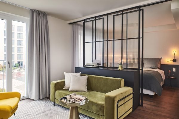 Living Concept 14 Tech_Spacious_7.jpg